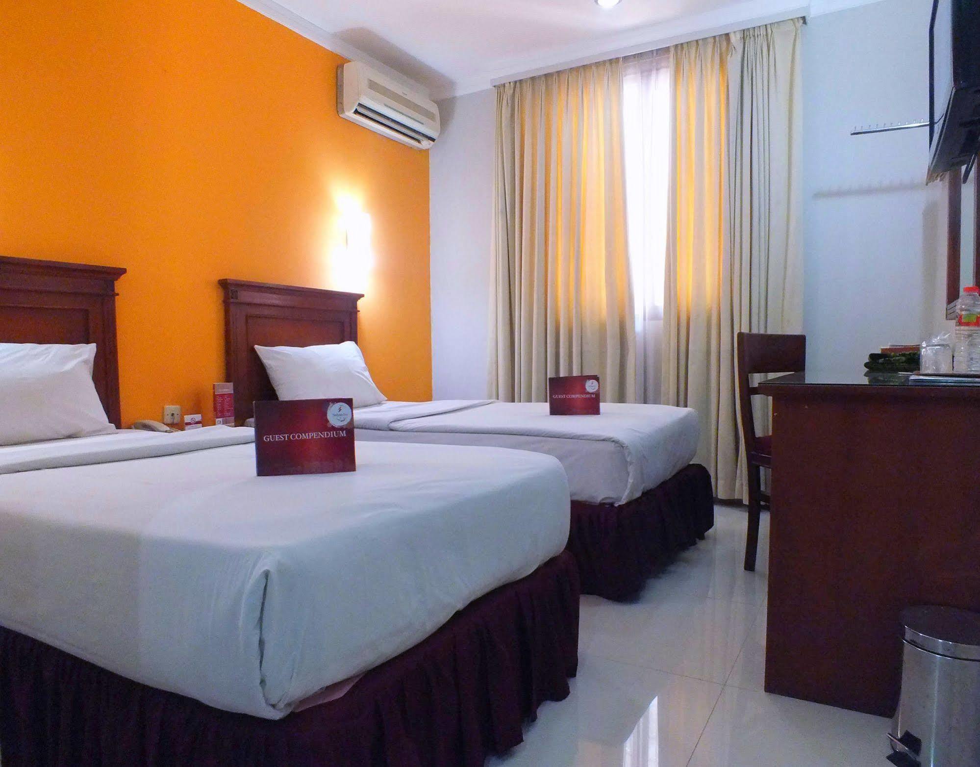 Sofyan Hotel Soepomo Jakarta Exterior photo