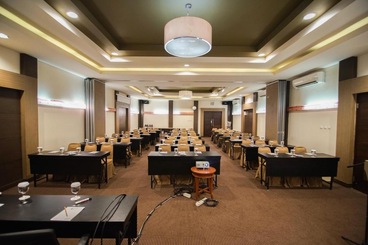 Sofyan Hotel Soepomo Jakarta Exterior photo