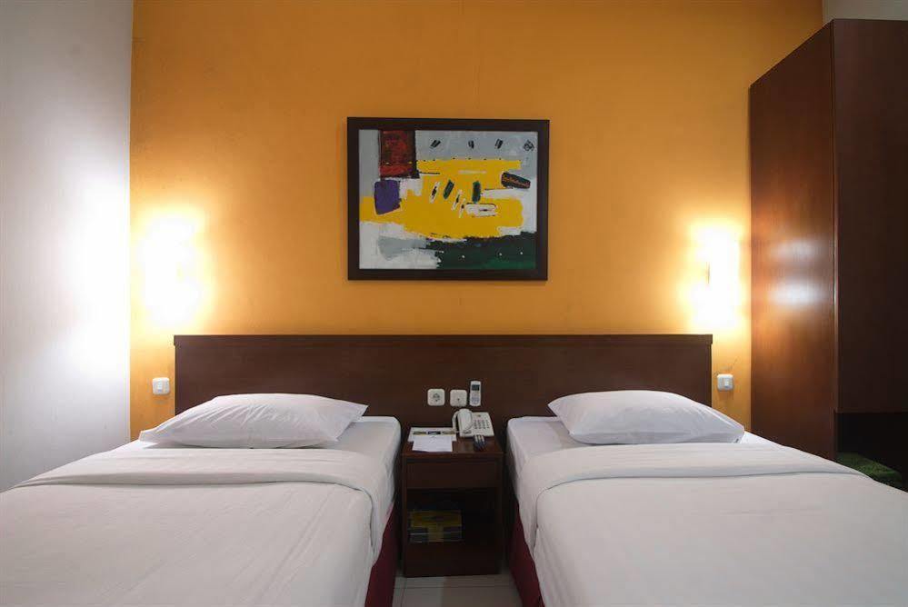 Sofyan Hotel Soepomo Jakarta Exterior photo