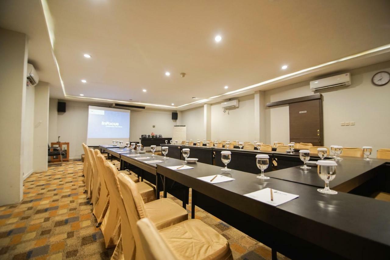 Sofyan Hotel Soepomo Jakarta Exterior photo